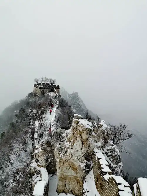 雪后的箭扣长城