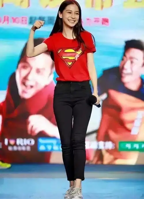 拥有了如此的美貌,杨颖的身材却成为了她的硬伤,杨颖的官方身高是一米