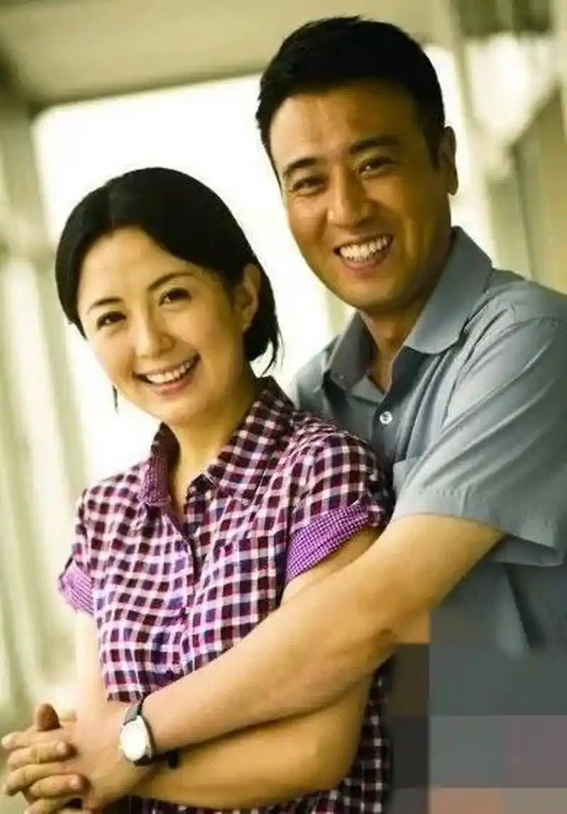 我一直想找一张于和伟与妻子宋林静的照片,傻傻的找不到,却找到了一