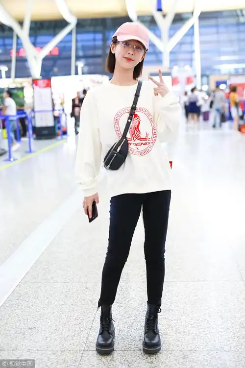 杨紫9月24日,杨紫现身机场.