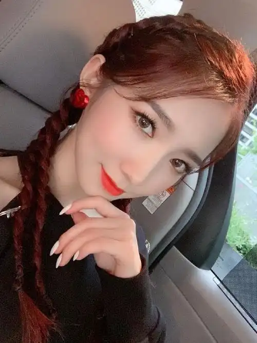 孟美岐微博再晒自拍美照,皮肤白皙水嫩,满屏的少女感!_网易订阅