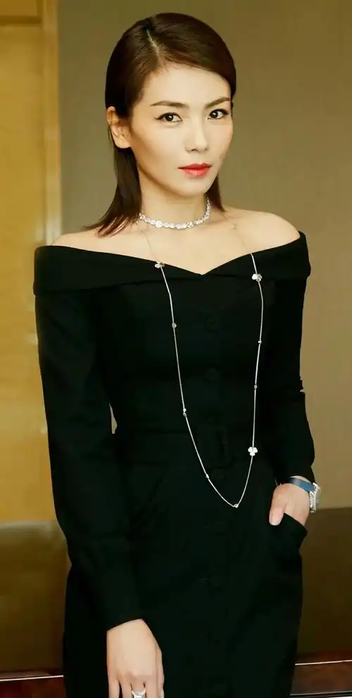 刘涛优雅娴静俏丽写真,惊艳迷人!__财经头条