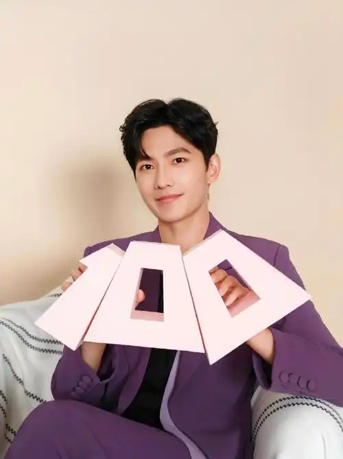 女友粉可以说是一本满足,好像真的在和男朋友打电话让杨洋直接打满分