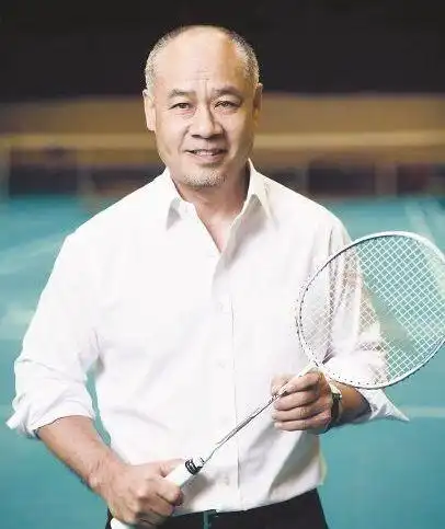 李宁与妻子陈永妍现状他创业成功却很苍老她37岁生子依然美丽