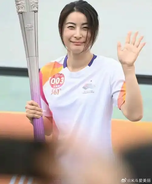 都是保定人在昨天9月20日,郭晶晶现身亚运会现场,不仅成为了火炬手