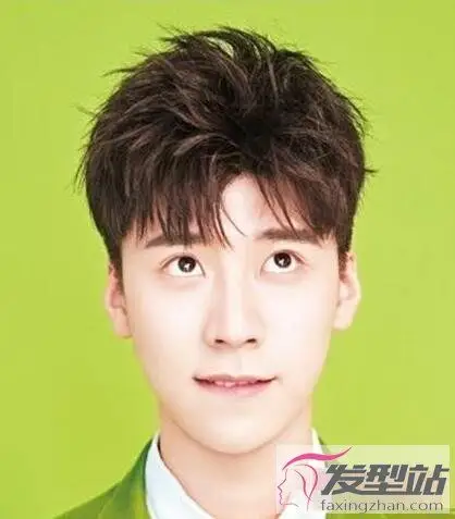 男生刘海打薄好看吗轻盈修颜晋升小脸潮男
