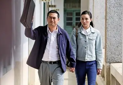 张嘉译小宋佳假戏真做暧昧情愫扑朔迷离