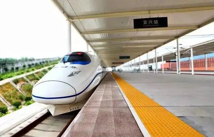 亮出高颜值在高铁宜兴站感受到的这股风真是太棒了