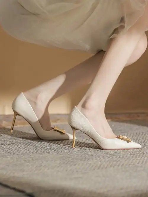 温柔风穿搭h扣尖头高跟鞋