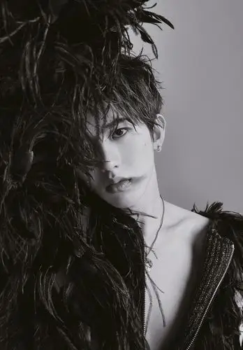 蔡徐坤暗黑风格蔡徐坤极致温柔蔡徐坤黑色优雅据悉,这是蔡徐坤的首张