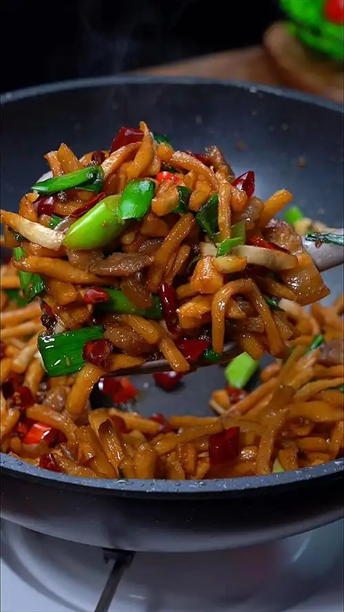 不知道吃什么,试试这道萝卜干炒肉,又香又脆,好吃开胃还下饭-度小视