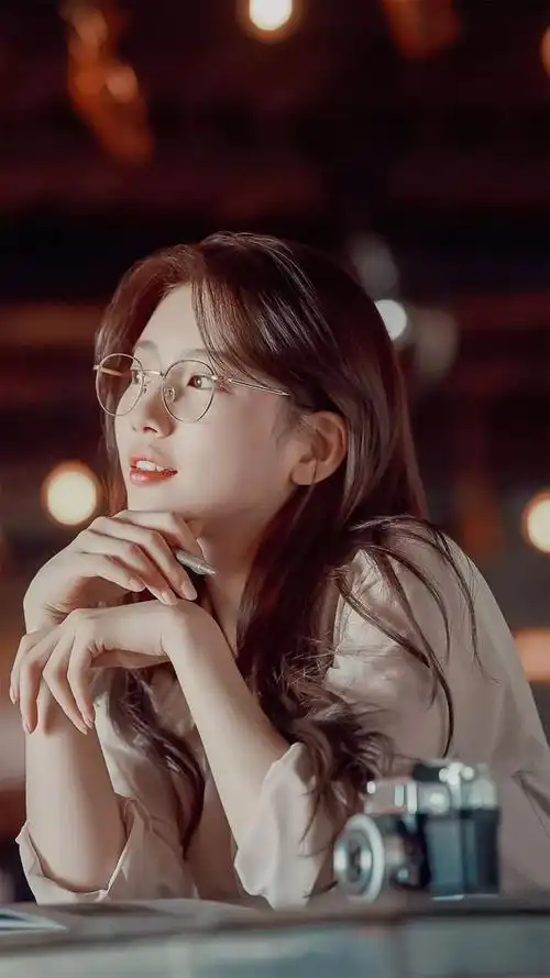 裴秀智戴眼镜裴秀智眼镜女明星戴眼镜裴秀智戴眼镜图片戴眼镜的女明星