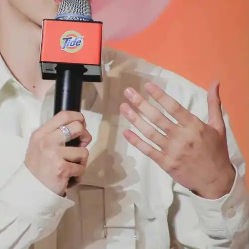 蔡徐坤的手看得我有一百种浪漫想象67676701