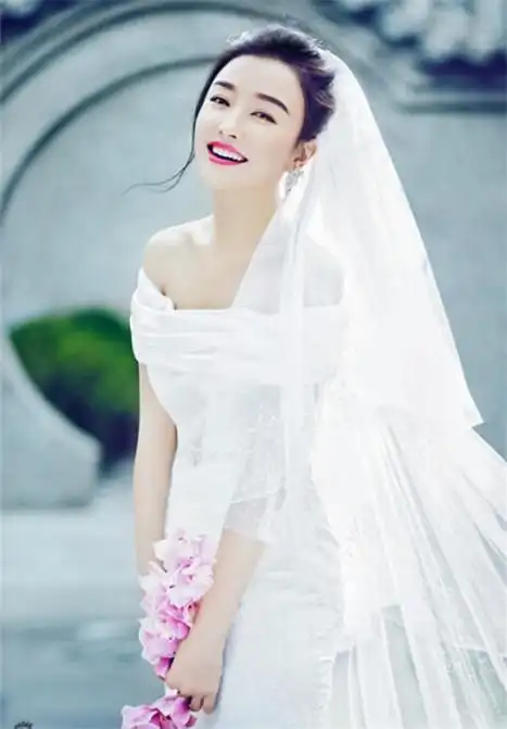 秦岚婚纱照大片 浪漫优雅美轮美奂-薇晴结婚网