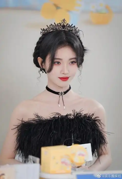 #鞠婧祎皇冠造型#