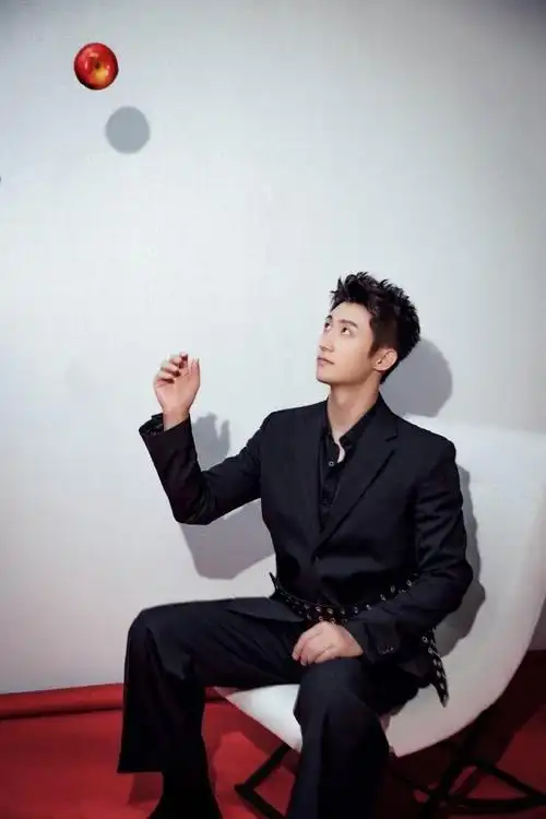 好久没见这么精致的黄景瑜了#黄景瑜今天有种不顾别人死活的帅气!