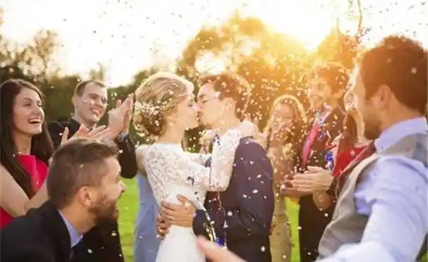 为什么越来越多的人不愿意结婚,独身观念越来越兴盛?以英国为例