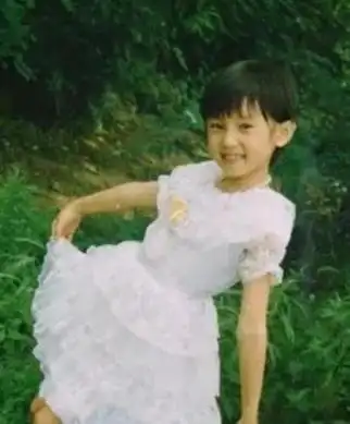 著名演员王子文14岁辍学29岁走红未婚生子生父成谜