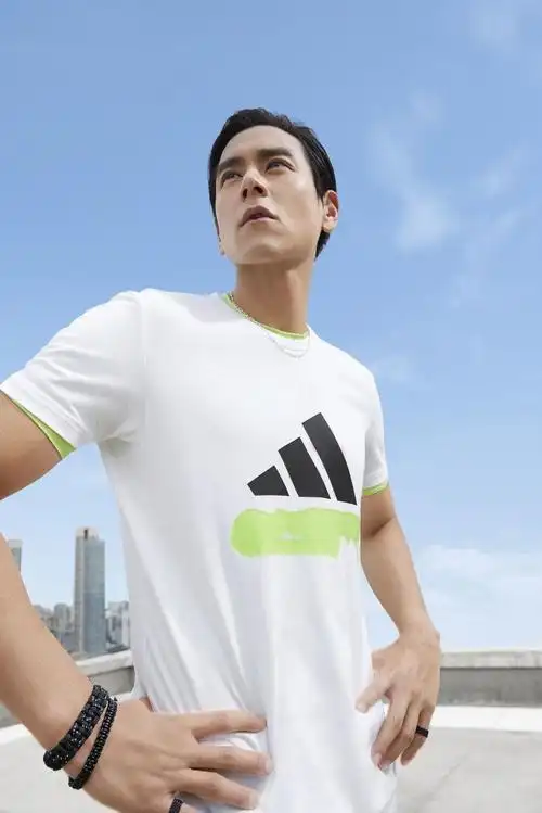 彭于晏,王一博隔空比帅 演绎夏季最潮运动穿搭 网"这也太难选择了!