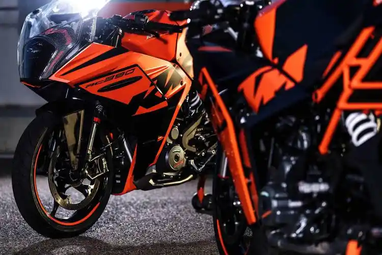 加装了原厂改装组件的ktm新一代rc390