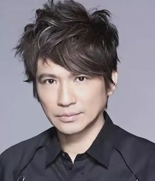 02年beyond乐队叶世荣的女友,赤身离奇地死在自家浴缸里