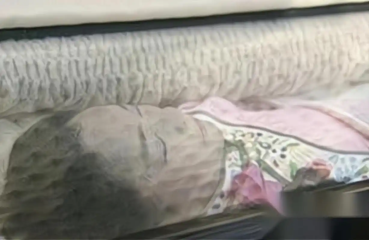 1995年,死鼍蛭て诟忻耙⒅苎撞∏榧又,在泰国清迈医院不