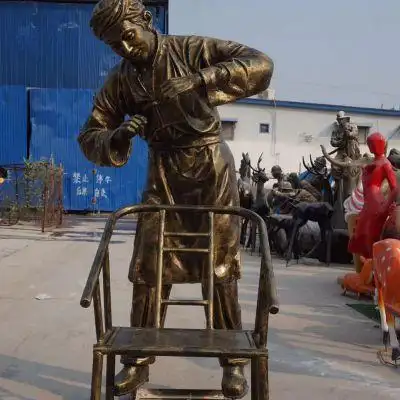 剃头人物铜雕塑