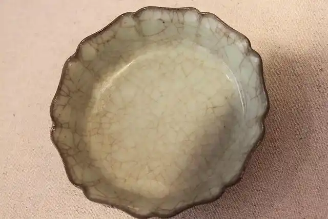 紫口铁足珍贵南宋官窑青瓷在香港故宫文化博物馆展出