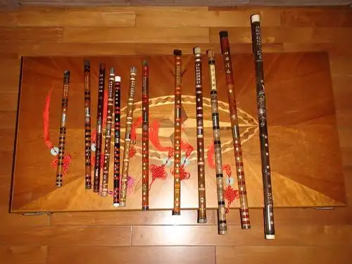 最右边的笛子是什么笛子?长度和音色是?