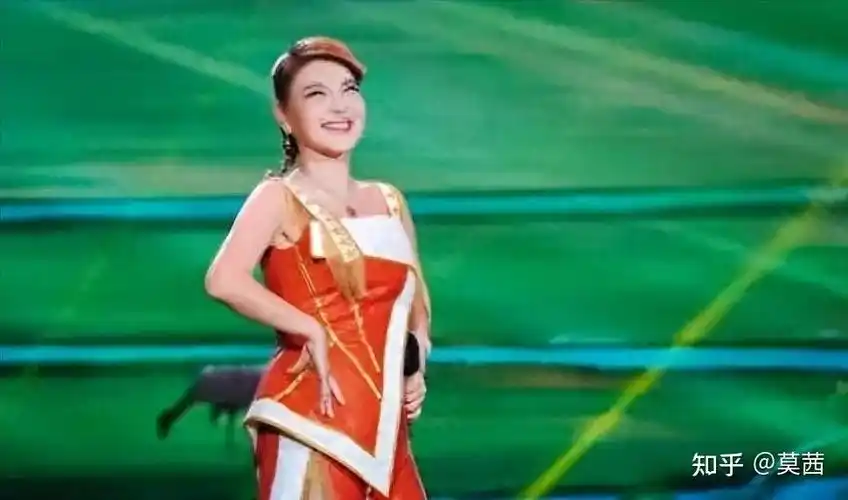 乌兰图雅不仅是一位歌手,她是草原的使者,用音乐连接着每一个心灵.