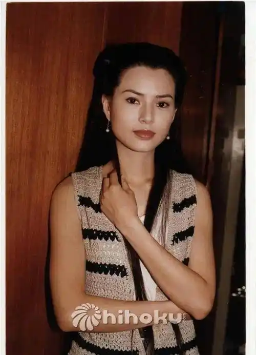 原创李若彤少女时期旧照曝光清纯感赞赞哒网友直呼不愧是小龙女