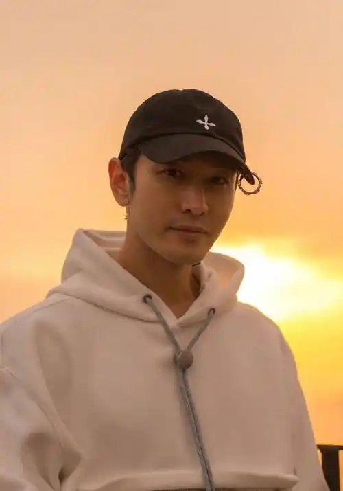 黄晓明也去求姻缘?