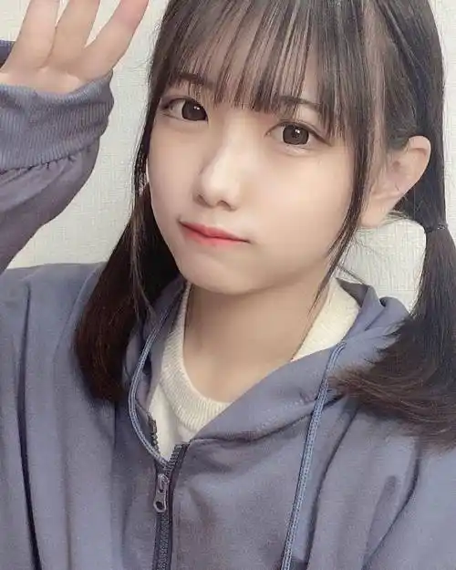 17岁高中生偶像呆萌灿笑,甜到让人蛀牙,双马尾可爱到一个犯规啊_妹妹