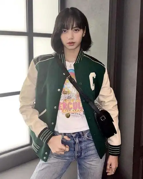 blackpink芭比lisa晒照棒球衫齐耳短发又甜又飒回归青你3