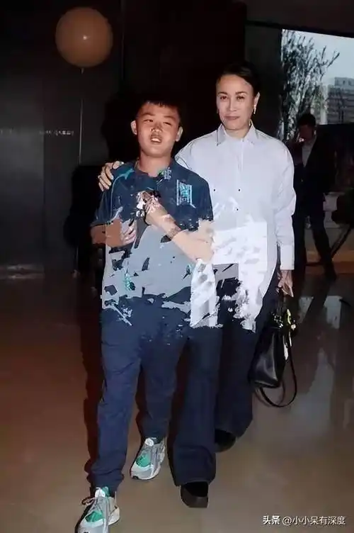 那英近况,她儿女双全,儿子皮肤黝黑像前夫,女儿可爱像现任丈夫_高峰