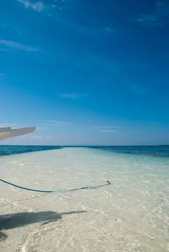 被称为处女岛的小岛有两条月牙形的沙滩,只有在退潮的