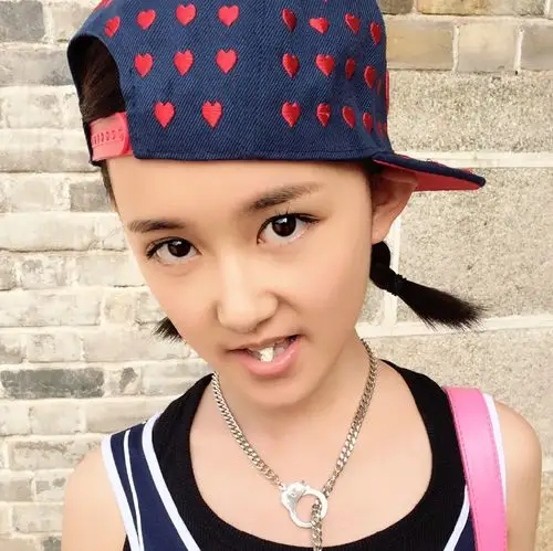 戏骨童星蒋依依的几张照片,每一张都好可爱!有你喜欢的吗?