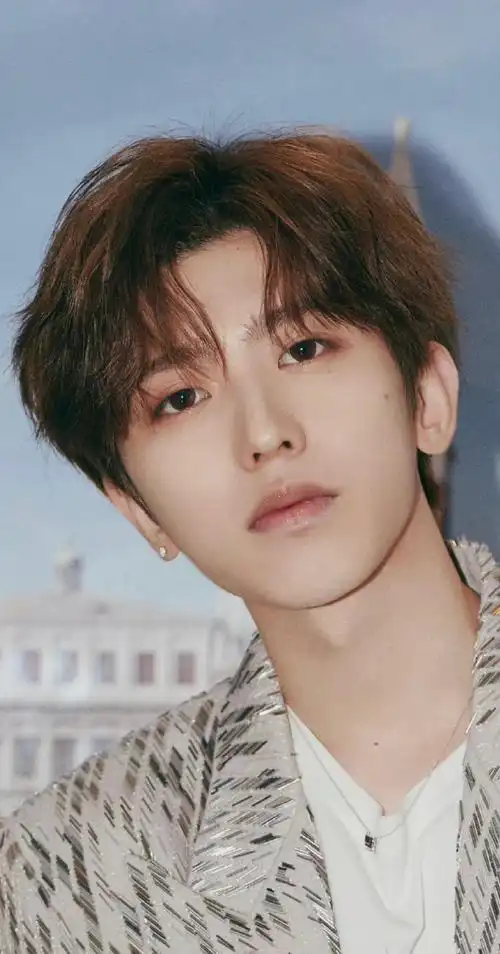 蔡徐坤广告拍摄路透#看什么高糊路透,来看高清怼脸大片五官精致到每