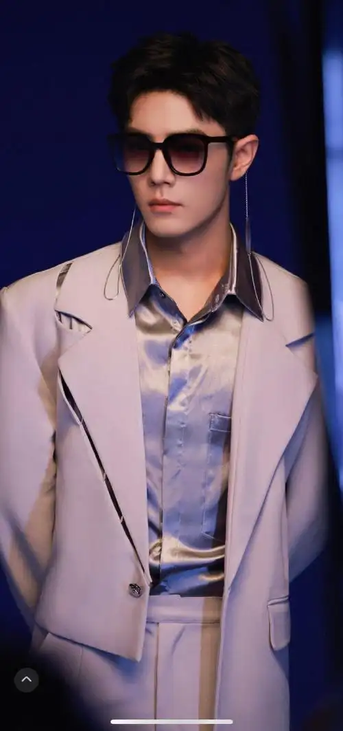 肖战好适合戴眼镜##肖战工作室发了15宫格##肖战