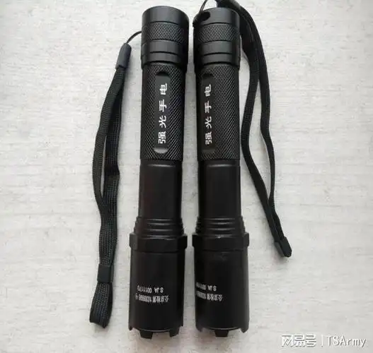 手电筒,亮度提升非常大,强光手电不仅被户外运动者使用,而高级一点的