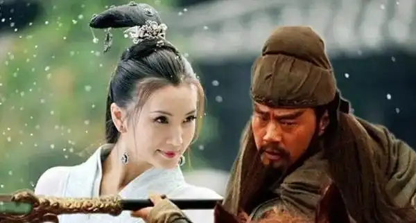 吕布死后,曹军闯入内室发现了貂蝉,貂蝉怕被糟蹋,立刻举剑自杀