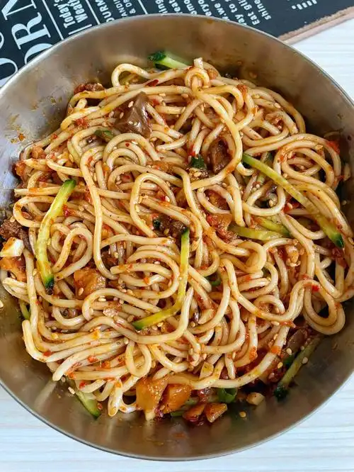 夏天来了来一碗凉拌面吧好吃到舔碗底75