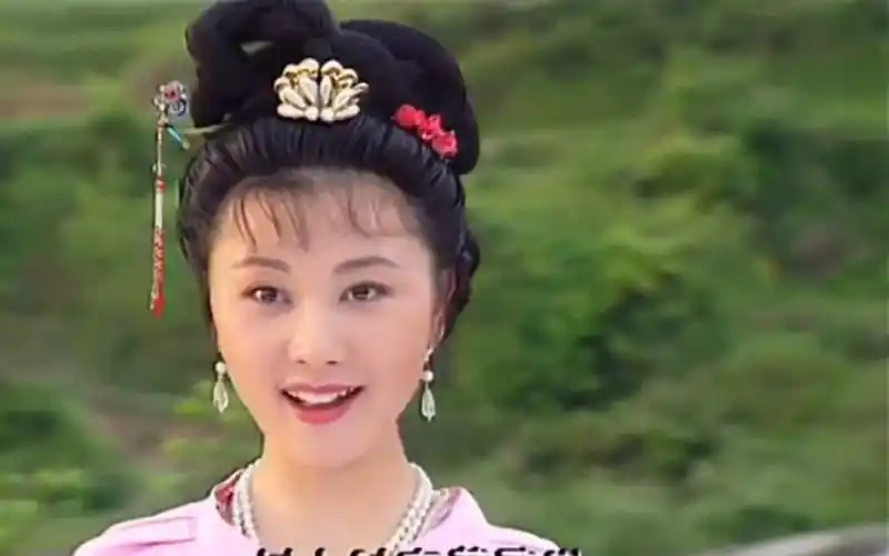 黄梅戏演员汪静演过很多黄梅戏电视剧,也经常跟侯长荣也就是87版红楼