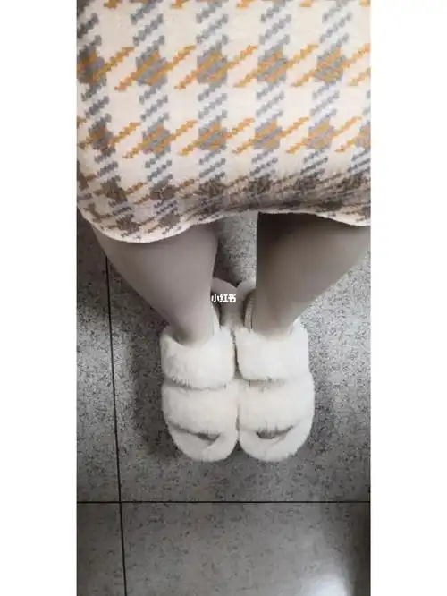 冬天穿凉鞋上班被关注率好高呀