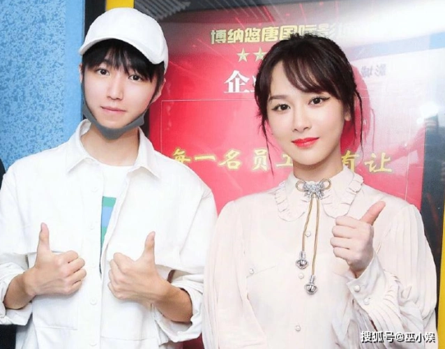原创杨紫王俊凯疑似恋情曝光发同款文案秀恩爱两人去年就在一起了