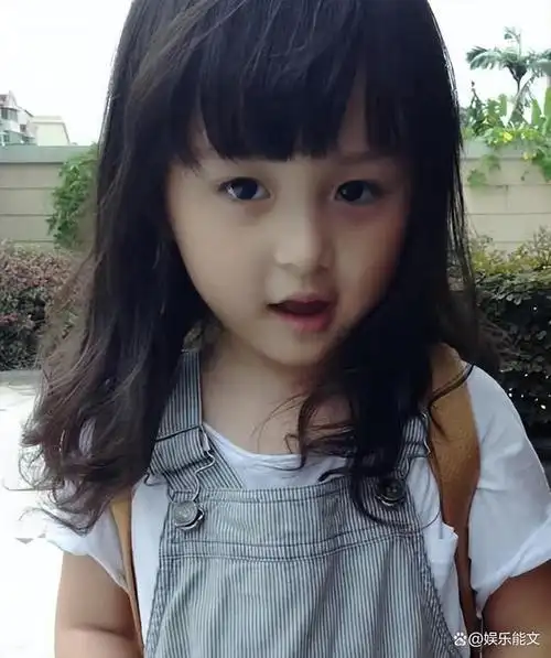 2岁出道年入百万因长相被禁止整容的刘楚恬如今长啥样