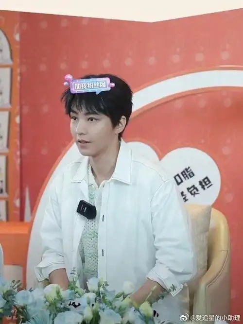 王俊凯今日直播截图被瓣人吐槽像苏大强和马嘉祺之子