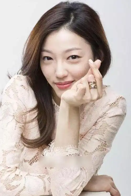 这个女艺人ins上传长腿欧巴裸上半身私照后秒删 ?