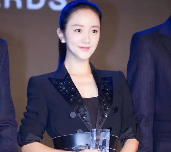 李倩16岁拍戏救患癌父亲黄轩唯一官宣女友如今点痣后认不出