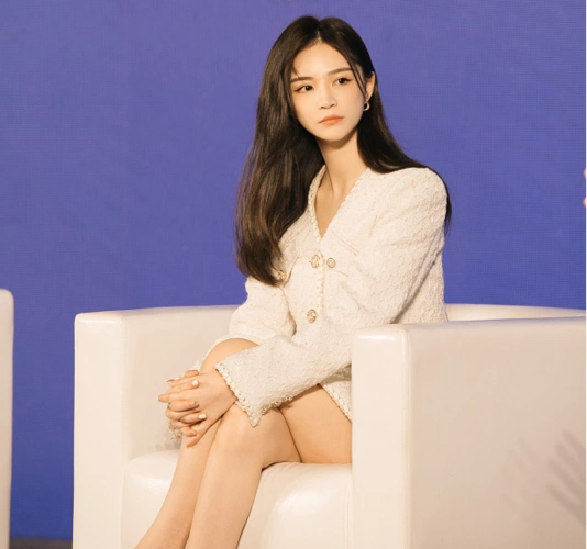 第一网红改命史她花58万挤进马云朋友圈如今年入超30亿